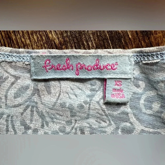 fresh produce | ladies tunic style top. Size: XS - Picture 3 of 9